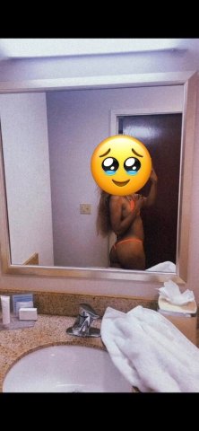 Petite Milwaukee Escort — Outcall (25) - 1