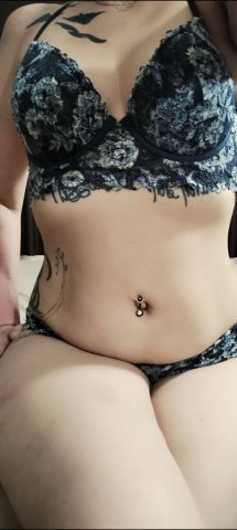 Norfolk Female Escort — Laid-Back, Drama-Free - 1