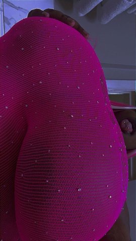 Cincinnati Female Escort — Shaved Smooth HHR & QV Only - 1