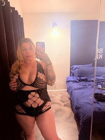 Tucson, AZ Thick Snow Bunny Female Escort — Custom Content & Discreet Safe - 1