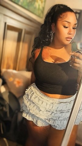 Outcalls available now in San Diego — upscale escort service - 1