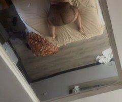 Milwaukee escorts - Milwaukee Female Escort — curvy, soft skin & pretty eyes