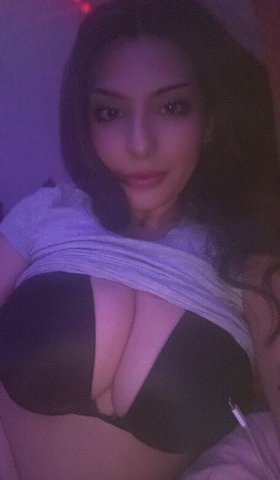 Petite, Discreet New in Town Female Escort (NW) — 25 - 1