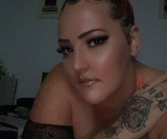 Out-call fun with two girls — quick foot rubs or a full hour (Youngstown, Ohio) - Image 2