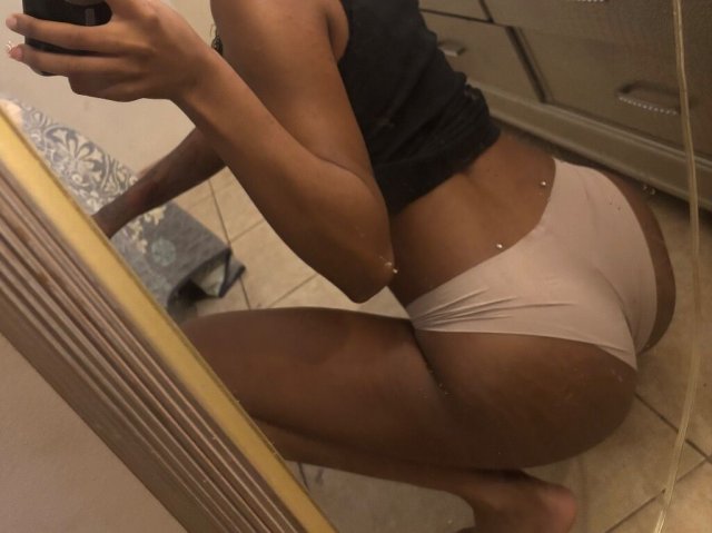 Orlando Female Escort — Content/FaceTime Verification (Feet Pics) - 1