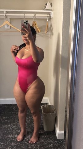 Harrisburg Female Escort — Disponible y de paso - 1