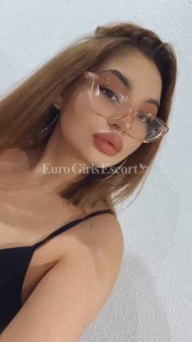 Melani (27) Female Escort — Blue-green eyes, red hair, outcall + incall (Milan/Europe travel) - 1