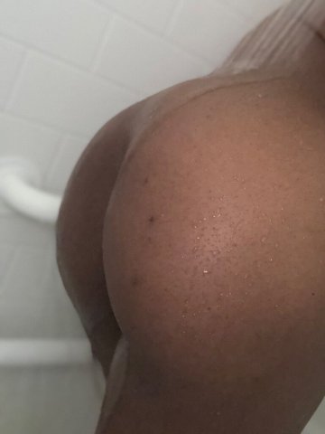North Bay Female Escort — Petite 5'6, caramel look - 1