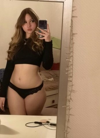 Friendly female escort — meet & greet or extended visit - 1
