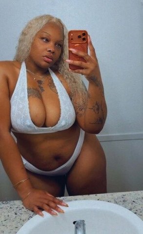 Altoona PA Female Escort — face time, fun, and 2 girls (deposit required) - 1