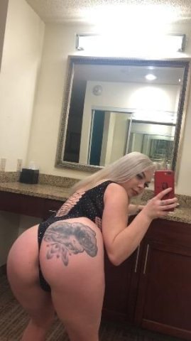 Rose  Mendocino Female Escort — Foot Fetish, Domination & Massages - 1