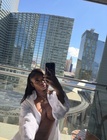 San Fernando Valley Sexy Female Escort — Discreet Outcalls - 1