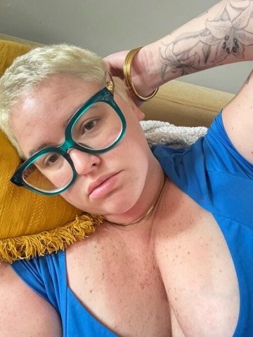 Imperial County Older Woman Priority Escort — In/Outcalls & Car Dates - 1