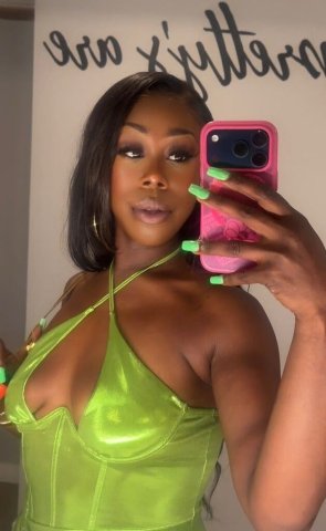 Kansas City Female Escort — Discreet, Smooth Companion Service - 1