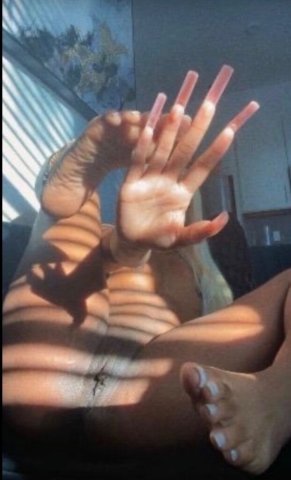 Laurenn (Milwaukee) — Petite Wet & Tight DMs (Cardates Only)  - 1