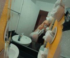 Discreet petite 5'8 female escort for outcalls & incalls - Image 4
