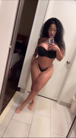 Curvy Treat in Norfolk, VA — 5'0 Pretty Face Ready - 1