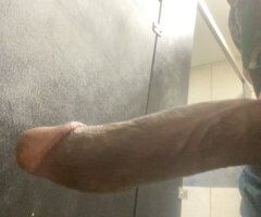 im 6'5 with a 10" bbc and very good looks - Image 3