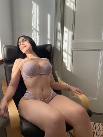 Sexy Latina in Town — GFE (1 hr, 30 min, QV) - 1