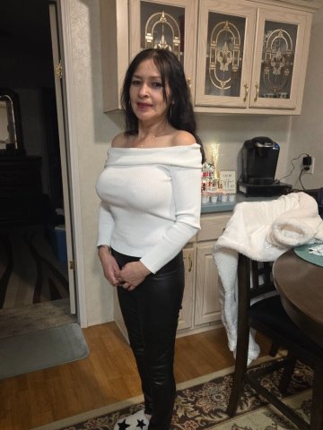 Cute, Attractive Date for the Evening — Tulsa Fun Date - 1