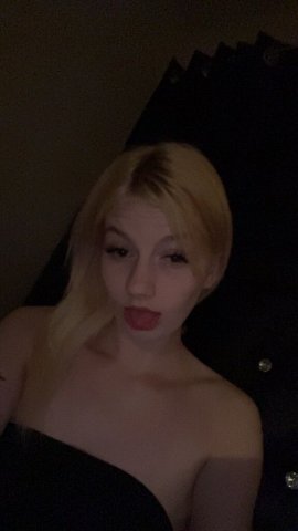 Northern Virginia Female Escort — slim fine vibes for dinner, car dates & outcalls - 1