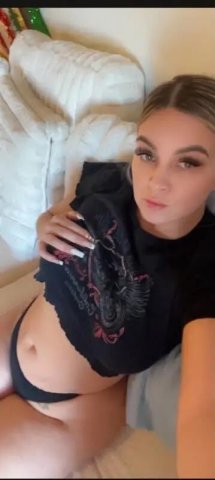 Greenville SC Female Escort — Flirty summer vibe with light touches - 1