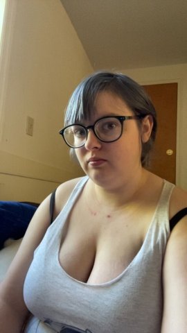 Flirty Greensboro Escort for Discreet, Affectionate Evenings - 1