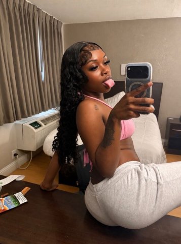 Wet Chocolate Mami  (23) — Outcalls & Facetime Shows - 1