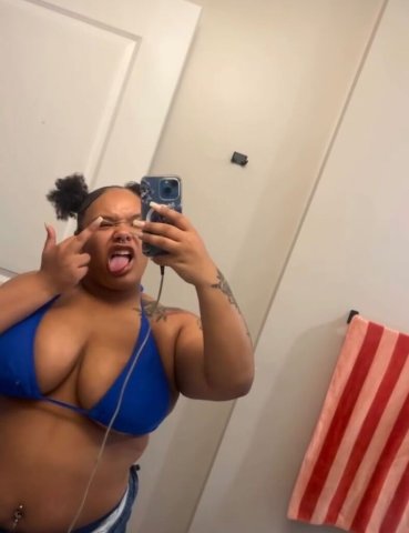 Norfolk 19 Female Escort — Incalls & Outcalls, Deep Throat - 1