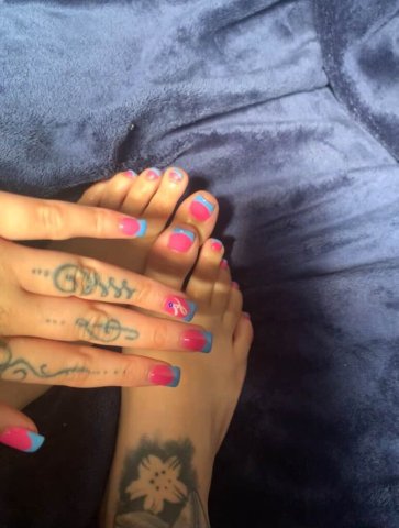 Hazel-Eyed Seductive Escort — Card Dates & Outcalls (Deposit Required) - 1