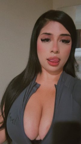 Colombian Mami (22) — Los Angeles Female Companion for Foot Fetishes - 1