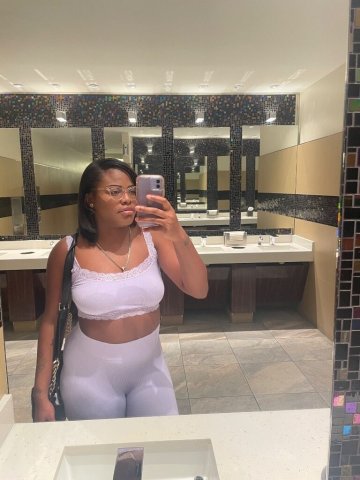 Tampa Female Escort (30+), Discreet Full Service—Incall & Outcall Specials - 1