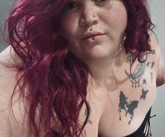 Columbia Curvy Gamer Girl — Left-Arm Amputee - Image 2