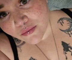 Columbia Curvy Gamer Girl — Left-Arm Amputee - Image 7