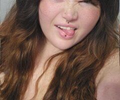 Columbia Curvy Gamer Girl — Left-Arm Amputee - Image 9