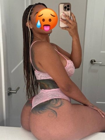 Latina Female Escort — Discreet, playful sessions - 1