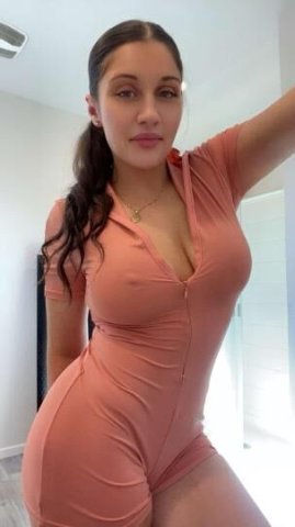 Russian Escort Miley in Salem — Incall & Outcalls, Live Video - 1