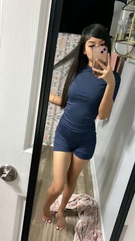 Pretty & petite playmate (19) — Sacramento escort, low-volume clean visits - 1