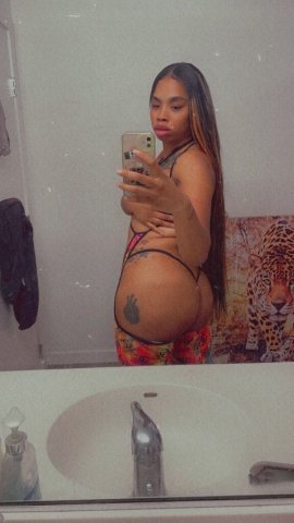 Monterey Curvy Redbone Queen — Noona Pretty & Thick, Discreet 5-Star Escort - 1