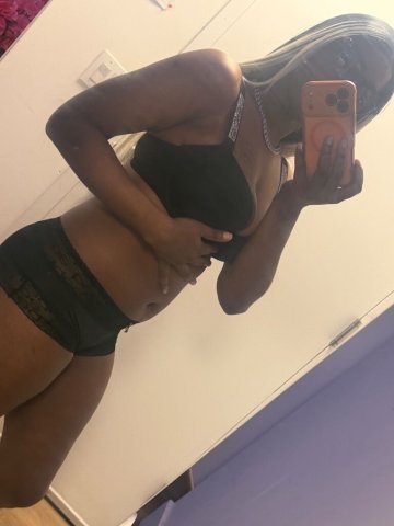 Manhattan Female Escort — In-Call & Out-Call, Slim-Thick (No Bareback/Bare Anything) - 1