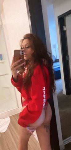 Petite Spinner Escort in Tucson, AZ — discreet and polished - 1