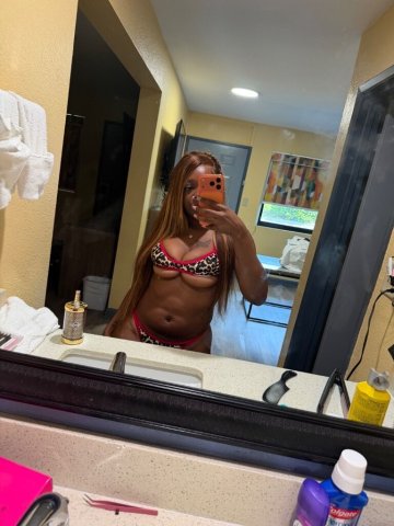 Columbia SC Female Escort — half hour or longer squirter (clean & discreet) - 1