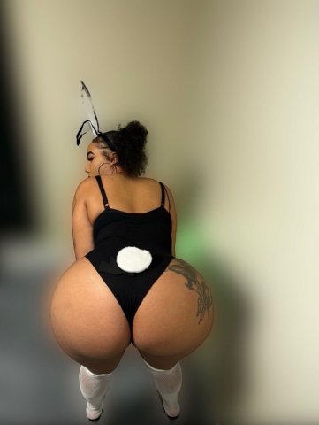 Bakersfield Female Escort — discreet, drama-free non-rushed service - 1