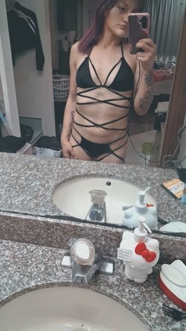Hazel-eyed, long-leg Portland incall — 82nd Ave Night Owl specials - 1