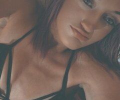 Hazel-eyed, long-leg Portland incall — 82nd Ave Night Owl specials - Image 3