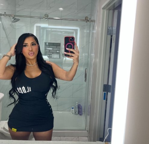 Latina Busty Wet Goddess Escort in Seattle — Lolaabankzz - 1