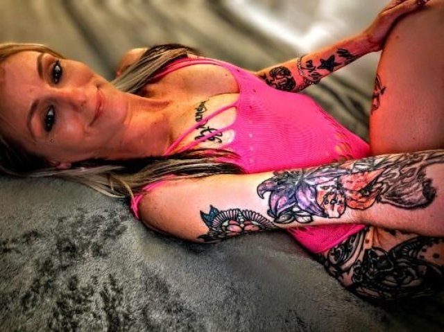 Incall Female Escort in Lawton — 24/7 Appointments - 1