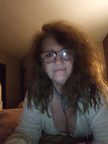 Green Bay Hot Cougar Escort — Early Morning Welcome - 1