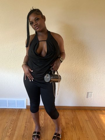 Milwaukee Female Escort — Creamy Wet Pussy - 1