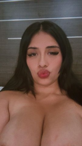 Colombian & Mexican Mami (24) — Curvy Female Escort - 1